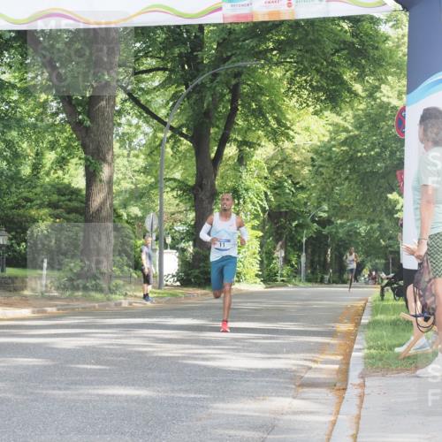 29.06.2025 - hella hamburg halbmarathon KatJ http://msf.ph/oto/8238061 29.06.2025 09:54:46 Zwischen KM18-KM19 4 meine-sportfotos.de