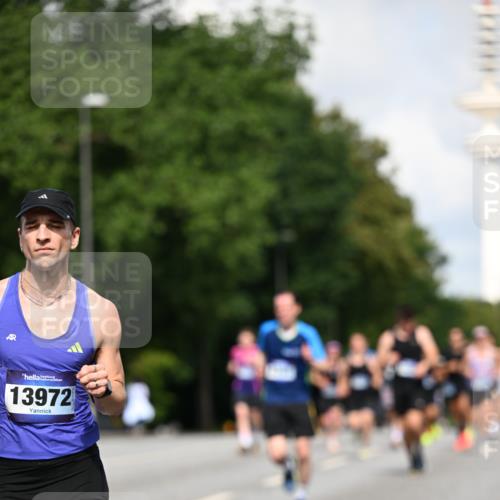 29.06.2025 - hella hamburg halbmarathon Dr. Thomas Lammeyer http://msf.ph/oto/8238064 29.06.2025 09:50:48 Kennedybrücke 1002, 1217, 1910, 2121, 2228, 2404, 2563, 2774, 2851, 3790, 4246, 4740, 5961, 6032, 6473, 6915, 7831, 7972, 8366, 8395, 9171, 9376, 10771, 11055 meine-sportfotos.de