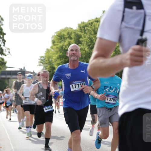 29.06.2025 - hella hamburg halbmarathon Jannik Wohlers http://msf.ph/oto/8238094 29.06.2025 09:53:53 Lombardsbrücke 1119, 1171, 1342, 1399, 1413, 1424, 1476, 1892, 2020, 2098, 2188, 2842, 3477, 3785, 4029, 4183, 4185, 4237, 4270, 5020, 6630, 6831, 7297, 8576, 8698, 8743, 8928, 9463, 9815, 10529, 11773, 11848, 12159, 12203, 12549, 12679, 12706, 12724, 12747, 13123, 13297, 13348, 13707, 13746, 14541, 14804, 15001, 15333, 15365, 15422, 15573, 15825, 16314, 16316, 16627, 16893, 17229, 17332, 17451, 17710, 18380, 18499, 18509, 18815, 19137 meine-sportfotos.de