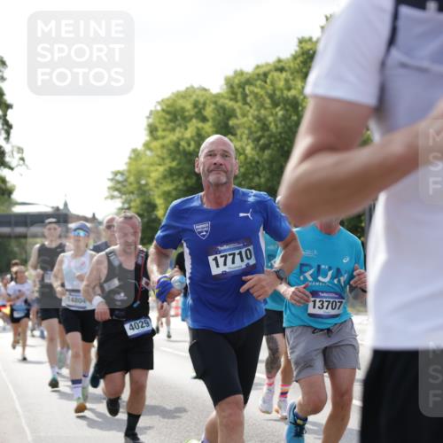 29.06.2025 - hella hamburg halbmarathon Jannik Wohlers http://msf.ph/oto/8238112 29.06.2025 09:53:53 Lombardsbrücke 1119, 1171, 1342, 1399, 1413, 1424, 1476, 1892, 2020, 2098, 2188, 2842, 3477, 3785, 4029, 4183, 4185, 4237, 4270, 5020, 6630, 6831, 7297, 8576, 8698, 8743, 8928, 9463, 9815, 10529, 11773, 11848, 12159, 12203, 12549, 12679, 12706, 12724, 12747, 13123, 13297, 13348, 13707, 13746, 14541, 14804, 15001, 15333, 15365, 15422, 15573, 15825, 16314, 16316, 16627, 16893, 17229, 17332, 17451, 17710, 18380, 18499, 18509, 18815, 19137 meine-sportfotos.de