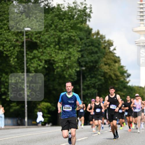 29.06.2025 - hella hamburg halbmarathon Dr. Thomas Lammeyer http://msf.ph/oto/8238130 29.06.2025 09:50:49 Kennedybrücke 1002, 1217, 1910, 2121, 2228, 2404, 2563, 2774, 2851, 3783, 3790, 4246, 4740, 5961, 6032, 6473, 6915, 7831, 7972, 8366, 8395, 9171, 10771, 11055 meine-sportfotos.de