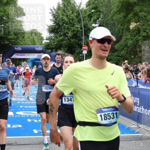 29.06.2025 - hella hamburg halbmarathon Zöllner http://msf.ph/oto/8238141 29.06.2025 10:55:28 Ziel 1130, 2252, 2771, 4189, 4951, 5287, 5319, 6591, 6938, 8487, 12526, 13234, 13236, 16213, 16609, 16985, 17603, 17940, 18290 meine-sportfotos.de