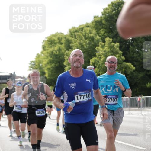 29.06.2025 - hella hamburg halbmarathon Jannik Wohlers http://msf.ph/oto/8238218 29.06.2025 09:53:53 Lombardsbrücke 1119, 1171, 1342, 1399, 1413, 1424, 1476, 1892, 2020, 2098, 2188, 2842, 3477, 3785, 4029, 4183, 4185, 4237, 4270, 5020, 6630, 6831, 7297, 8576, 8698, 8743, 8928, 9463, 9815, 10529, 11773, 11848, 12159, 12203, 12549, 12679, 12706, 12724, 12747, 13123, 13297, 13348, 13707, 13746, 14541, 14804, 15001, 15333, 15365, 15422, 15573, 15825, 16314, 16316, 16627, 16893, 17229, 17332, 17451, 17710, 18380, 18499, 18509, 18815, 19137 meine-sportfotos.de