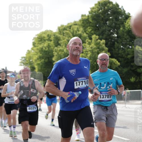 29.06.2025 - hella hamburg halbmarathon Jannik Wohlers http://msf.ph/oto/8238269 29.06.2025 09:53:53 Lombardsbrücke 1119, 1171, 1342, 1399, 1413, 1424, 1476, 1892, 2020, 2098, 2188, 2842, 3477, 3785, 4029, 4183, 4185, 4237, 4270, 5020, 6630, 6831, 7297, 8576, 8698, 8743, 8928, 9463, 9815, 10529, 11773, 11848, 12159, 12203, 12549, 12679, 12706, 12724, 12747, 13123, 13297, 13348, 13707, 13746, 14541, 14804, 15001, 15333, 15365, 15422, 15573, 15825, 16314, 16316, 16627, 16893, 17229, 17332, 17451, 17710, 18380, 18499, 18509, 18815, 19137 meine-sportfotos.de