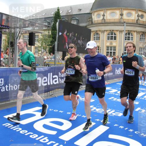 29.06.2025 - hella hamburg halbmarathon Michael Strokosch http://msf.ph/oto/8238271 29.06.2025 10:48:06 Ziel 1086, 4324, 4528, 4601, 4711, 6377, 9638, 12706, 12724, 12747, 12808, 13570, 16149, 16766, 18206, 18922, 19198 meine-sportfotos.de