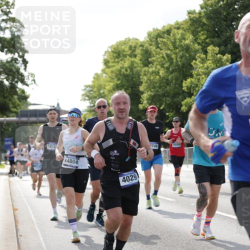 29.06.2025 - hella hamburg halbmarathon Jannik Wohlers http://msf.ph/oto/8238306 29.06.2025 09:53:53 Lombardsbrücke 1119, 1171, 1342, 1399, 1413, 1424, 1476, 1892, 2020, 2098, 2188, 2842, 3477, 3785, 4029, 4183, 4185, 4237, 4270, 5020, 6630, 6831, 7297, 8576, 8698, 8743, 8928, 9463, 9815, 10529, 11773, 11848, 12159, 12203, 12549, 12679, 12706, 12724, 12747, 13123, 13297, 13348, 13707, 13746, 14541, 14804, 15001, 15333, 15365, 15422, 15573, 15825, 16314, 16316, 16627, 16893, 17229, 17332, 17451, 17710, 18380, 18499, 18509, 18815, 19137 meine-sportfotos.de