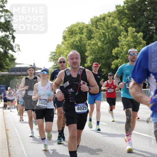 29.06.2025 - hella hamburg halbmarathon Jannik Wohlers http://msf.ph/oto/8238347 29.06.2025 09:53:54 Lombardsbrücke 1119, 1171, 1342, 1399, 1413, 1424, 1476, 1892, 2020, 2098, 2188, 2842, 2889, 3477, 3785, 4029, 4183, 4185, 4270, 5020, 6630, 6831, 7297, 8576, 8698, 8743, 8928, 9463, 9815, 10529, 11773, 11848, 12159, 12203, 12413, 12549, 12679, 12706, 12724, 12747, 13123, 13348, 13707, 13746, 14541, 14804, 15001, 15333, 15422, 15573, 15825, 16314, 16316, 16627, 16893, 17229, 17332, 17451, 17710, 18380, 18499, 18509, 18815, 19137 meine-sportfotos.de