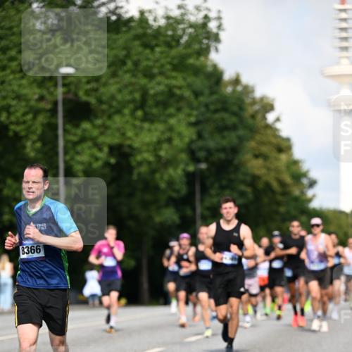 29.06.2025 - hella hamburg halbmarathon Dr. Thomas Lammeyer http://msf.ph/oto/8238359 29.06.2025 09:50:50 Kennedybrücke 1002, 1217, 1910, 2121, 2228, 2404, 2563, 2774, 2851, 3783, 3790, 4246, 4740, 5961, 6032, 6915, 7831, 7972, 8366, 8395, 9171, 10771, 11055 meine-sportfotos.de