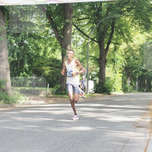29.06.2025 - hella hamburg halbmarathon KatJ http://msf.ph/oto/8238360 29.06.2025 09:54:54 Zwischen KM18-KM19 11, 25 meine-sportfotos.de