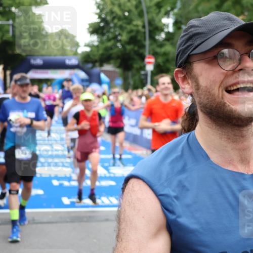 29.06.2025 - hella hamburg halbmarathon Zöllner http://msf.ph/oto/8238371 29.06.2025 10:55:30 Ziel 1130, 2252, 2771, 4189, 4951, 5287, 5319, 6591, 6938, 8487, 12584, 13234, 13236, 14036, 16213, 16334, 16609, 16985, 17603, 17940 meine-sportfotos.de