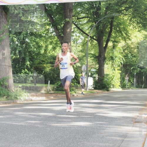 29.06.2025 - hella hamburg halbmarathon KatJ http://msf.ph/oto/8238382 29.06.2025 09:54:54 Zwischen KM18-KM19 11, 25 meine-sportfotos.de