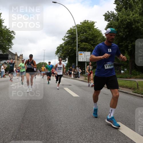 29.06.2025 - hella hamburg halbmarathon Yannick Fuchs http://msf.ph/oto/8238417 29.06.2025 10:47:13 20KM 1061, 1258, 1499, 1683, 1706, 1783, 2074, 2082, 2099, 2208, 2346, 2910, 3059, 3208, 3209, 3334, 3999, 4065, 4419, 4635, 4770, 5077, 5907, 6198, 6628, 7177, 7509, 7864, 8273, 8361, 8390, 8651, 9065, 9163, 9537, 10549, 10724, 10895, 11217, 11588, 11589, 11604, 11689, 11992, 12155, 12413, 12490, 12875, 12910, 13289, 14323, 15061, 15126, 15179, 15430, 15497, 15681, 15980, 16467, 16538, 16986, 18249, 18590, 18720, 18901, 19208, 19244 meine-sportfotos.de