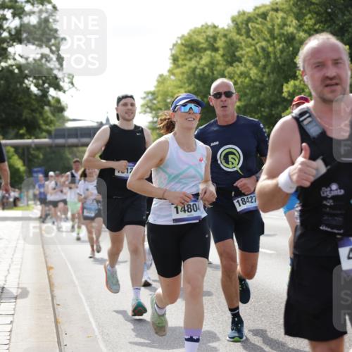 29.06.2025 - hella hamburg halbmarathon Jannik Wohlers http://msf.ph/oto/8238512 29.06.2025 09:53:55 Lombardsbrücke 1119, 1171, 1342, 1399, 1424, 1476, 1892, 2020, 2098, 2188, 2842, 2889, 3477, 3785, 4029, 4183, 4185, 4270, 5020, 6630, 6831, 7297, 7709, 8576, 8698, 8743, 9463, 9815, 10237, 10529, 11773, 11848, 12159, 12203, 12413, 12549, 12679, 12706, 12724, 12747, 12776, 13123, 13348, 13707, 13746, 14541, 14804, 15001, 15333, 15422, 15573, 15825, 15981, 16314, 16316, 16627, 16893, 17229, 17332, 17451, 17710, 17905, 18380, 18499, 18509, 18815, 19038, 19051, 19137 meine-sportfotos.de