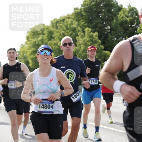 29.06.2025 - hella hamburg halbmarathon Jannik Wohlers http://msf.ph/oto/8238525 29.06.2025 09:53:55 Lombardsbrücke 1119, 1171, 1342, 1399, 1424, 1476, 1892, 2020, 2098, 2188, 2842, 2889, 3477, 3785, 4029, 4183, 4185, 4270, 5020, 6630, 6831, 7297, 7709, 8576, 8698, 8743, 9463, 9815, 10237, 10529, 11773, 11848, 12159, 12203, 12413, 12549, 12679, 12706, 12724, 12747, 12776, 13123, 13348, 13707, 13746, 14541, 14804, 15001, 15333, 15422, 15573, 15825, 15981, 16314, 16316, 16627, 16893, 17229, 17332, 17451, 17710, 17905, 18380, 18499, 18509, 18815, 19038, 19051, 19137 meine-sportfotos.de
