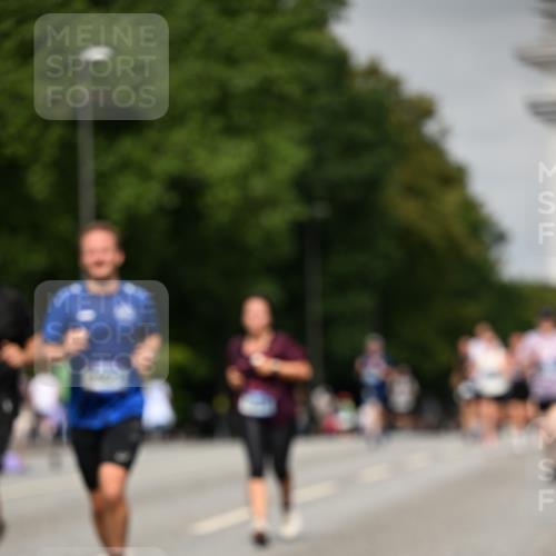 29.06.2025 - hella hamburg halbmarathon Dr. Thomas Lammeyer http://msf.ph/oto/8238527 29.06.2025 10:13:52 Kennedybrücke 1573, 1838, 3921, 5511, 7042, 7187, 7333, 7636, 8090, 8219, 8890, 9366, 9434, 9674, 9781, 9816, 10036, 10943, 11027, 11180 meine-sportfotos.de