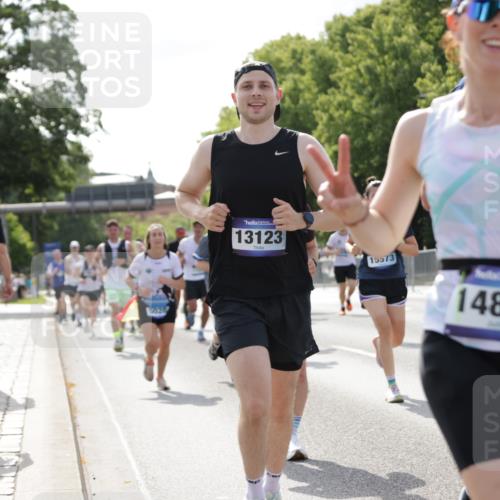 29.06.2025 - hella hamburg halbmarathon Jannik Wohlers http://msf.ph/oto/8238573 29.06.2025 09:53:56 Lombardsbrücke 1119, 1171, 1342, 1399, 1424, 1892, 2020, 2098, 2188, 2842, 2889, 3477, 3562, 3785, 4029, 4183, 4185, 4270, 5020, 6630, 6831, 7297, 7709, 8576, 8698, 8743, 9463, 9815, 10237, 10529, 11773, 11848, 12159, 12203, 12413, 12549, 12706, 12724, 12747, 12776, 13123, 13348, 13707, 13746, 14541, 14804, 15001, 15333, 15422, 15573, 15825, 15981, 16314, 16316, 16626, 16627, 16893, 17229, 17332, 17710, 17905, 18380, 18499, 18509, 18815, 19038, 19051, 19137 meine-sportfotos.de