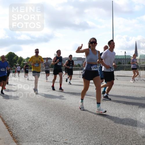 29.06.2025 - hella hamburg halbmarathon Lena Gebhardt http://msf.ph/oto/8238581 29.06.2025 09:56:19 Lombardsbrücke 1061, 1216, 1257, 1267, 1452, 1499, 1502, 1507, 1592, 1628, 1689, 1877, 2058, 2082, 2083, 2250, 2260, 2504, 2771, 2818, 2864, 2953, 2996, 3060, 3256, 3296, 3543, 4065, 4077, 4346, 4557, 4711, 4833, 5116, 5482, 5600, 5607, 5978, 6115, 6134, 6168, 6286, 6511, 6512, 7056, 7100, 7178, 7224, 7332, 7383, 7583, 7943, 8335, 8361, 8514, 8968, 8989, 8996, 9246, 9537, 10596 meine-sportfotos.de