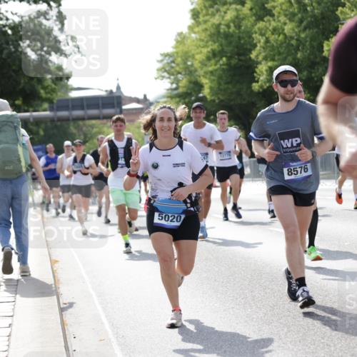 29.06.2025 - hella hamburg halbmarathon Jannik Wohlers http://msf.ph/oto/8238608 29.06.2025 09:53:57 Lombardsbrücke 1171, 1342, 1399, 1892, 2020, 2098, 2188, 2842, 2889, 3477, 3562, 3785, 4017, 4029, 4183, 4185, 4270, 5020, 6266, 6630, 6831, 7297, 7709, 8576, 8698, 8743, 9463, 9815, 10057, 10237, 10529, 11773, 12159, 12203, 12413, 12549, 12747, 12776, 13123, 13348, 13398, 13707, 13746, 14804, 15001, 15333, 15422, 15573, 15825, 15981, 16314, 16316, 16626, 16627, 16893, 17229, 17332, 17710, 17905, 18380, 18499, 18509, 18815, 19038, 19051, 19137 meine-sportfotos.de