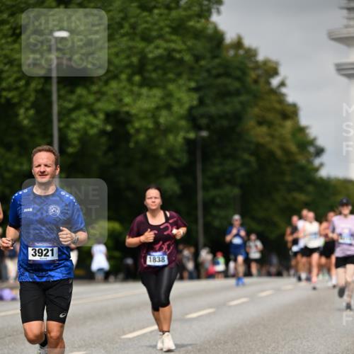 29.06.2025 - hella hamburg halbmarathon Dr. Thomas Lammeyer http://msf.ph/oto/8238610 29.06.2025 10:13:52 Kennedybrücke 1573, 1838, 3921, 5511, 7042, 7187, 7333, 7636, 8090, 8219, 8890, 9366, 9434, 9674, 9781, 9816, 10036, 10943, 11027, 11180 meine-sportfotos.de