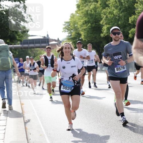 29.06.2025 - hella hamburg halbmarathon Jannik Wohlers http://msf.ph/oto/8238627 29.06.2025 09:53:57 Lombardsbrücke 1171, 1342, 1399, 1892, 2020, 2098, 2188, 2842, 2889, 3477, 3562, 3785, 4017, 4029, 4183, 4185, 4270, 5020, 6266, 6630, 6831, 7297, 7709, 8576, 8698, 8743, 9463, 9815, 10057, 10237, 10529, 11773, 12159, 12203, 12413, 12549, 12747, 12776, 13123, 13348, 13398, 13707, 13746, 14804, 15001, 15333, 15422, 15573, 15825, 15981, 16314, 16316, 16626, 16627, 16893, 17229, 17332, 17710, 17905, 18380, 18499, 18509, 18815, 19038, 19051, 19137 meine-sportfotos.de