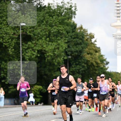 29.06.2025 - hella hamburg halbmarathon Dr. Thomas Lammeyer http://msf.ph/oto/8238640 29.06.2025 09:50:51 Kennedybrücke 1002, 1217, 1910, 2121, 2228, 2404, 2563, 2774, 2851, 3783, 3790, 4246, 4740, 5961, 6032, 6915, 7831, 7972, 8366, 8395, 9171, 10771, 11055 meine-sportfotos.de