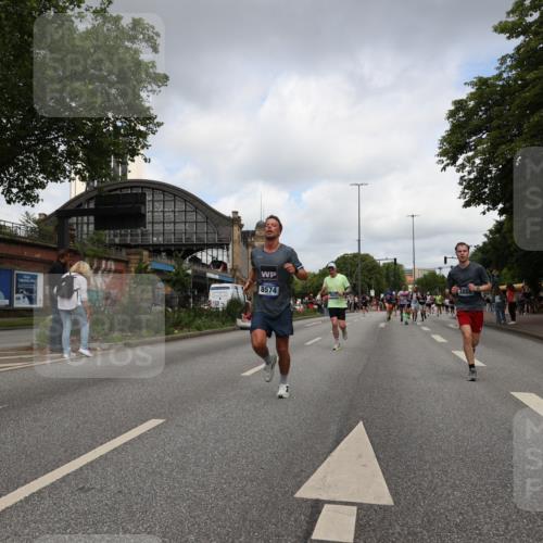 29.06.2025 - hella hamburg halbmarathon Yannick Fuchs http://msf.ph/oto/8238641 29.06.2025 10:34:40 20KM 1358, 1603, 1975, 2573, 2750, 2826, 3626, 4381, 4766, 4888, 5375, 5409, 5508, 5803, 6149, 6152, 6649, 7109, 7495, 7622, 8467, 8574, 8933, 9294, 10900, 11714, 11731, 12088, 12865, 14077, 14699, 15015, 15421, 15813, 15828, 16580, 16761, 17245, 17973, 18013, 18979 meine-sportfotos.de