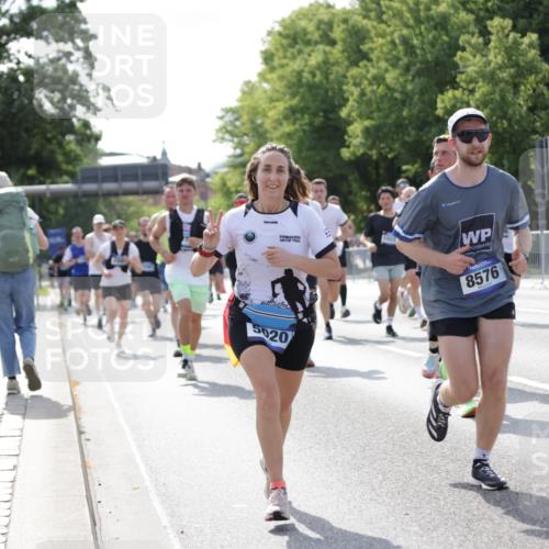 29.06.2025 - hella hamburg halbmarathon Jannik Wohlers http://msf.ph/oto/8238646 29.06.2025 09:53:58 Lombardsbrücke 1171, 1342, 1399, 1549, 2020, 2098, 2188, 2842, 2889, 3477, 3562, 3785, 4017, 4029, 4270, 4816, 5020, 6266, 6630, 7297, 7709, 8576, 8698, 8743, 9463, 9815, 10057, 10237, 10529, 11773, 12159, 12413, 12549, 12747, 12776, 13123, 13348, 13398, 13707, 13746, 14804, 15001, 15333, 15422, 15573, 15825, 15981, 16314, 16316, 16626, 16627, 17229, 17332, 17461, 17710, 17905, 18380, 18509, 18815, 19038, 19051, 19137 meine-sportfotos.de
