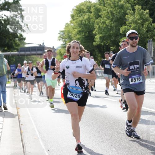 29.06.2025 - hella hamburg halbmarathon Jannik Wohlers http://msf.ph/oto/8238662 29.06.2025 09:53:58 Lombardsbrücke 1171, 1342, 1399, 1549, 2020, 2098, 2188, 2842, 2889, 3477, 3562, 3785, 4017, 4029, 4270, 4816, 5020, 6266, 6630, 7297, 7709, 8576, 8698, 8743, 9463, 9815, 10057, 10237, 10529, 11773, 12159, 12413, 12549, 12747, 12776, 13123, 13348, 13398, 13707, 13746, 14804, 15001, 15333, 15422, 15573, 15825, 15981, 16314, 16316, 16626, 16627, 17229, 17332, 17461, 17710, 17905, 18380, 18509, 18815, 19038, 19051, 19137 meine-sportfotos.de