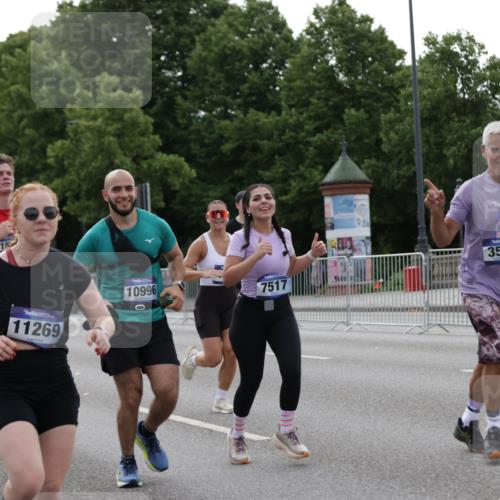 29.06.2025 - hella hamburg halbmarathon Jannik Wohlers http://msf.ph/oto/8238711 29.06.2025 10:29:14 Lombardsbrücke 1063, 1661, 3311, 3524, 4349, 4395, 5350, 6285, 7517, 7832, 9937, 10322, 10996, 11249, 11269, 11376, 11444, 11634, 12086, 12216, 12227, 13382, 13810, 16306, 16659, 16662, 17496, 17945, 18298, 18299, 18385 meine-sportfotos.de