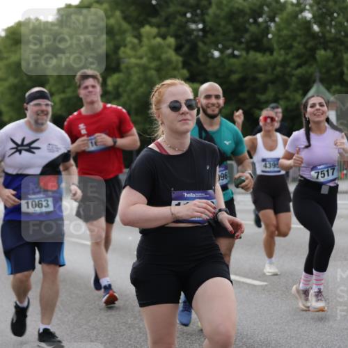 29.06.2025 - hella hamburg halbmarathon Jannik Wohlers http://msf.ph/oto/8238721 29.06.2025 10:29:14 Lombardsbrücke 1063, 1661, 3311, 3524, 4349, 4395, 5350, 6285, 7517, 7832, 9937, 10322, 10996, 11249, 11269, 11376, 11444, 11634, 12086, 12216, 12227, 13382, 13810, 16306, 16659, 16662, 17496, 17945, 18298, 18299, 18385 meine-sportfotos.de