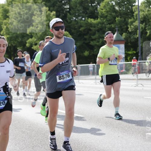29.06.2025 - hella hamburg halbmarathon Jannik Wohlers http://msf.ph/oto/8238726 29.06.2025 09:53:58 Lombardsbrücke 1171, 1342, 1399, 1549, 2020, 2098, 2188, 2842, 2889, 3477, 3562, 3785, 4017, 4029, 4270, 4816, 5020, 6266, 6630, 7297, 7709, 8576, 8698, 8743, 9463, 9815, 10057, 10237, 10529, 11773, 12159, 12413, 12549, 12747, 12776, 13123, 13348, 13398, 13707, 13746, 14804, 15001, 15333, 15422, 15573, 15825, 15981, 16314, 16316, 16626, 16627, 17229, 17332, 17461, 17710, 17905, 18380, 18509, 18815, 19038, 19051, 19137 meine-sportfotos.de