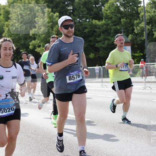 29.06.2025 - hella hamburg halbmarathon Jannik Wohlers http://msf.ph/oto/8238747 29.06.2025 09:53:58 Lombardsbrücke 1171, 1342, 1399, 1549, 2020, 2098, 2188, 2842, 2889, 3477, 3562, 3785, 4017, 4029, 4270, 4816, 5020, 6266, 6630, 7297, 7709, 8576, 8698, 8743, 9463, 9815, 10057, 10237, 10529, 11773, 12159, 12413, 12549, 12747, 12776, 13123, 13348, 13398, 13707, 13746, 14804, 15001, 15333, 15422, 15573, 15825, 15981, 16314, 16316, 16626, 16627, 17229, 17332, 17461, 17710, 17905, 18380, 18509, 18815, 19038, 19051, 19137 meine-sportfotos.de