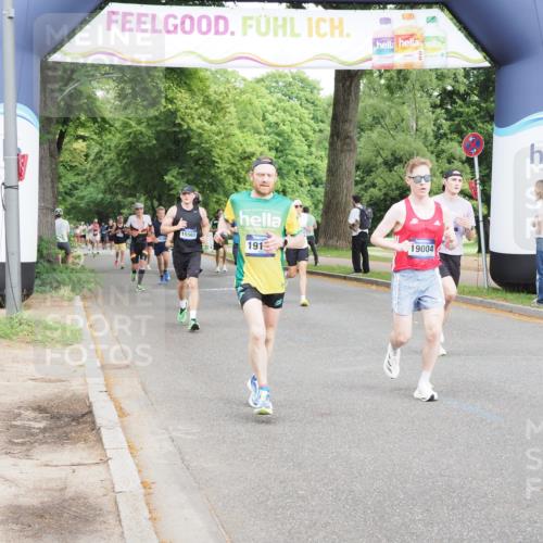 29.06.2025 - hella hamburg halbmarathon MichiJ http://msf.ph/oto/8238765 29.06.2025 10:27:26 Zwischen KM18-KM19 2849, 3431, 7981, 9403, 11049, 11055, 11281, 11379, 13514, 14905, 15372, 15561, 17623, 18723, 18761, 19004, 19151 meine-sportfotos.de