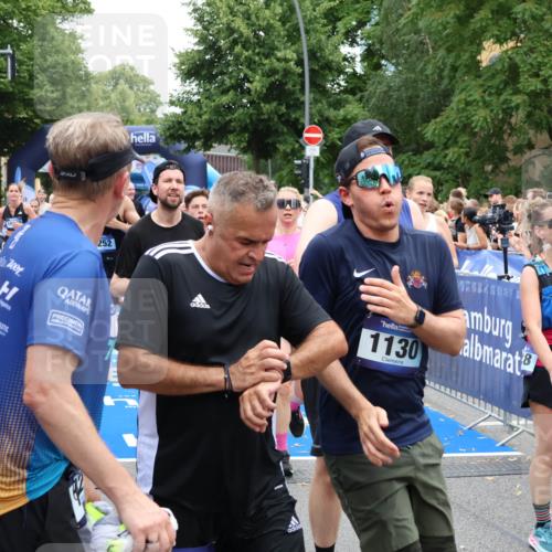 29.06.2025 - hella hamburg halbmarathon Zöllner http://msf.ph/oto/8238788 29.06.2025 10:55:34 Ziel 2252, 2771, 4951, 5319, 6591, 8573, 11554, 11568, 12196, 12544, 12584, 13234, 13267, 14036, 14592, 16110, 16213, 16334, 16609, 17615 meine-sportfotos.de