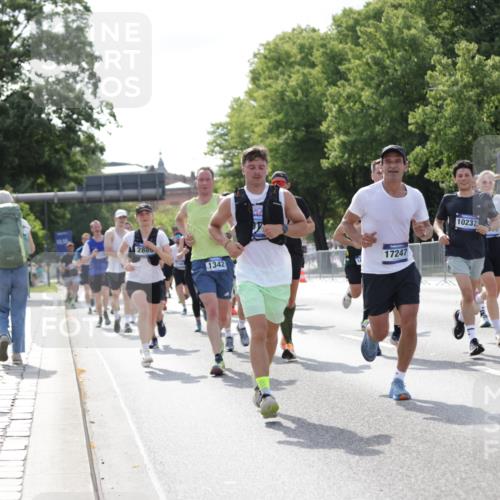 29.06.2025 - hella hamburg halbmarathon Jannik Wohlers http://msf.ph/oto/8238811 29.06.2025 09:53:59 Lombardsbrücke 1171, 1342, 1399, 1549, 2020, 2098, 2188, 2561, 2842, 2889, 3477, 3562, 4017, 4029, 4270, 4816, 5020, 6266, 6630, 6819, 7297, 7709, 8142, 8576, 8698, 8743, 9815, 10057, 10237, 12413, 12549, 12747, 12776, 13123, 13348, 13398, 13707, 13746, 14797, 14804, 15001, 15333, 15422, 15573, 15825, 15981, 16316, 16626, 16627, 17229, 17332, 17461, 17710, 17905, 18380, 18509, 18815, 19038, 19051, 19137 meine-sportfotos.de