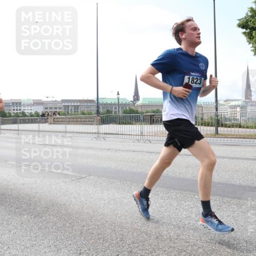 29.06.2025 - hella hamburg halbmarathon Lena Gebhardt http://msf.ph/oto/8238821 29.06.2025 10:09:38 Lombardsbrücke 1052, 1456, 1483, 1513, 1823, 2978, 4592, 4859, 5806, 5885, 6674, 7058, 7187, 8090, 8685, 9150, 9297, 9306, 9781, 9988, 10194, 12156, 12255, 12509, 12862, 13210, 13660, 13739, 14736, 15697, 16191, 16455, 16688, 16918, 17630, 17899, 18076, 18440, 18726, 18727, 19166, 19242 meine-sportfotos.de