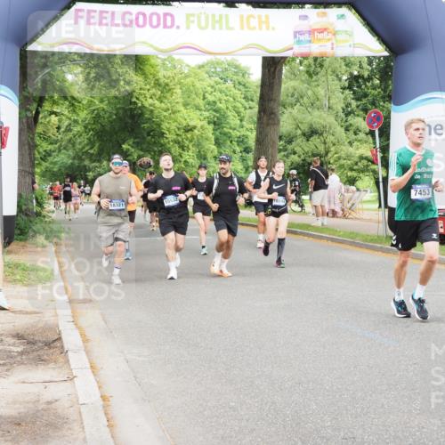 29.06.2025 - hella hamburg halbmarathon MichiJ http://msf.ph/oto/8238835 29.06.2025 10:50:17 Zwischen KM18-KM19 2424, 2685, 4328, 7290, 7453, 7717, 11208, 12315, 14493, 16367, 16478, 16594, 17071, 17441, 18321 meine-sportfotos.de