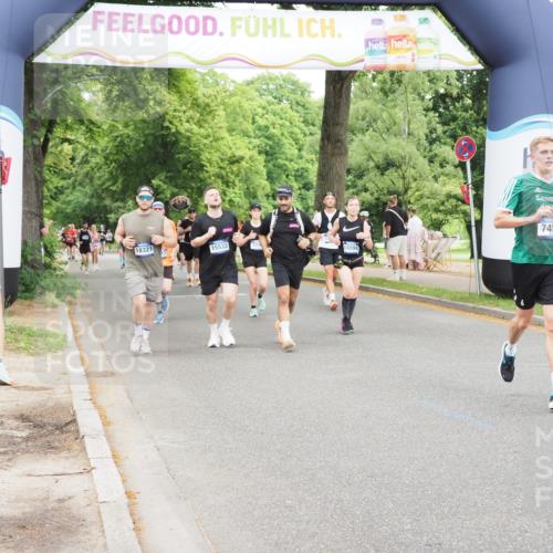 29.06.2025 - hella hamburg halbmarathon MichiJ http://msf.ph/oto/8238860 29.06.2025 10:50:17 Zwischen KM18-KM19 2424, 2685, 4328, 7290, 7453, 7717, 11208, 12315, 14493, 16367, 16478, 16594, 17071, 17441, 18321 meine-sportfotos.de