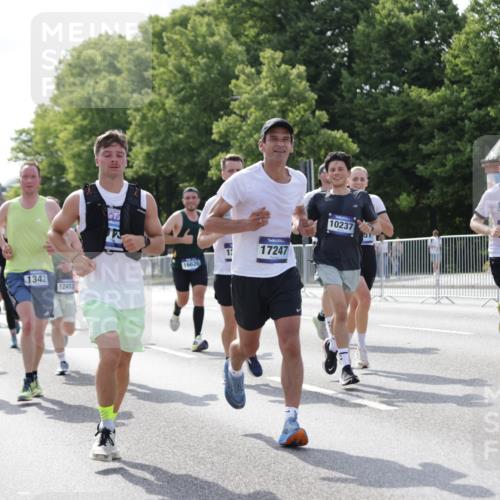 29.06.2025 - hella hamburg halbmarathon Jannik Wohlers http://msf.ph/oto/8238901 29.06.2025 09:54:00 Lombardsbrücke 1171, 1342, 1399, 1549, 2020, 2098, 2188, 2470, 2561, 2842, 2889, 3477, 3562, 4017, 4029, 4270, 4816, 5020, 5706, 6266, 6630, 6819, 7274, 7297, 7709, 8142, 8374, 8576, 8698, 8743, 9815, 10057, 10237, 11422, 12413, 12549, 12747, 12776, 13123, 13348, 13398, 13707, 13746, 14797, 14804, 14911, 15001, 15333, 15422, 15573, 15825, 15981, 16316, 16626, 16627, 17229, 17332, 17461, 17710, 17905, 18380, 18509, 18815, 19038, 19051, 19137 meine-sportfotos.de