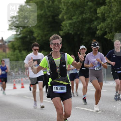 29.06.2025 - hella hamburg halbmarathon Jannik Wohlers http://msf.ph/oto/8238910 29.06.2025 10:29:19 Lombardsbrücke 1063, 1661, 1694, 2302, 2699, 3524, 4395, 4580, 5350, 7517, 7832, 8388, 9095, 9937, 10996, 11249, 11269, 11376, 11444, 11634, 12086, 12216, 12227, 13810, 15266, 16306, 17945, 18385 meine-sportfotos.de