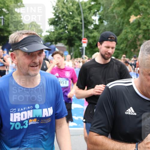 29.06.2025 - hella hamburg halbmarathon Zöllner http://msf.ph/oto/8238925 29.06.2025 10:55:35 Ziel 2252, 3037, 4951, 5319, 6591, 8573, 11554, 11568, 12196, 12544, 12584, 13267, 14036, 14592, 16110, 16213, 16334, 16609, 17615 meine-sportfotos.de