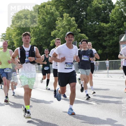 29.06.2025 - hella hamburg halbmarathon Jannik Wohlers http://msf.ph/oto/8238948 29.06.2025 09:54:00 Lombardsbrücke 1171, 1342, 1399, 1549, 2020, 2098, 2188, 2470, 2561, 2842, 2889, 3477, 3562, 4017, 4029, 4270, 4816, 5020, 5706, 6266, 6630, 6819, 7274, 7297, 7709, 8142, 8374, 8576, 8698, 8743, 9815, 10057, 10237, 11422, 12413, 12549, 12747, 12776, 13123, 13348, 13398, 13707, 13746, 14797, 14804, 14911, 15001, 15333, 15422, 15573, 15825, 15981, 16316, 16626, 16627, 17229, 17332, 17461, 17710, 17905, 18380, 18509, 18815, 19038, 19051, 19137 meine-sportfotos.de