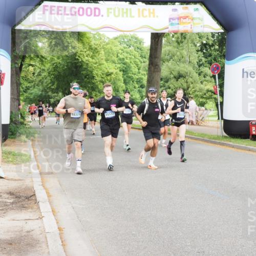 29.06.2025 - hella hamburg halbmarathon MichiJ http://msf.ph/oto/8238965 29.06.2025 10:50:17 Zwischen KM18-KM19 2424, 2685, 4328, 7290, 7453, 7717, 11208, 12315, 14493, 16367, 16478, 16594, 17071, 17441, 18321 meine-sportfotos.de