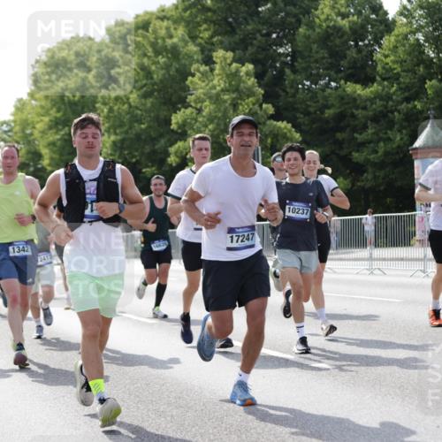 29.06.2025 - hella hamburg halbmarathon Jannik Wohlers http://msf.ph/oto/8239003 29.06.2025 09:54:00 Lombardsbrücke 1171, 1342, 1399, 1549, 2020, 2098, 2188, 2470, 2561, 2842, 2889, 3477, 3562, 4017, 4029, 4270, 4816, 5020, 5706, 6266, 6630, 6819, 7274, 7297, 7709, 8142, 8374, 8576, 8698, 8743, 9815, 10057, 10237, 11422, 12413, 12549, 12747, 12776, 13123, 13348, 13398, 13707, 13746, 14797, 14804, 14911, 15001, 15333, 15422, 15573, 15825, 15981, 16316, 16626, 16627, 17229, 17332, 17461, 17710, 17905, 18380, 18509, 18815, 19038, 19051, 19137 meine-sportfotos.de