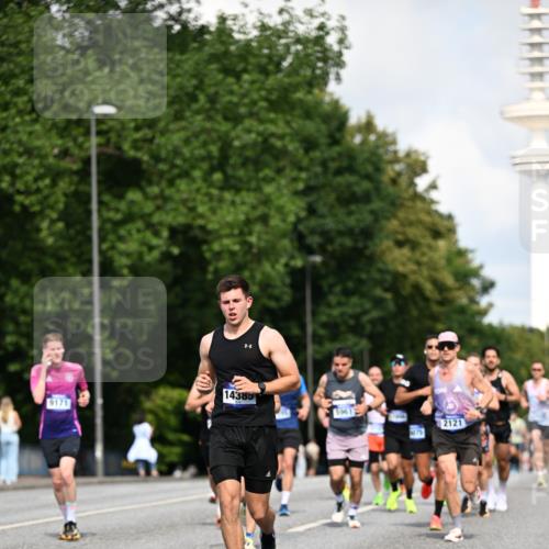 29.06.2025 - hella hamburg halbmarathon Dr. Thomas Lammeyer http://msf.ph/oto/8239010 29.06.2025 09:50:52 Kennedybrücke 1002, 1217, 2121, 2228, 2404, 2563, 2774, 2851, 3783, 3790, 4246, 4740, 5961, 6032, 6915, 7972, 8366, 8395, 9171, 10771, 11055 meine-sportfotos.de
