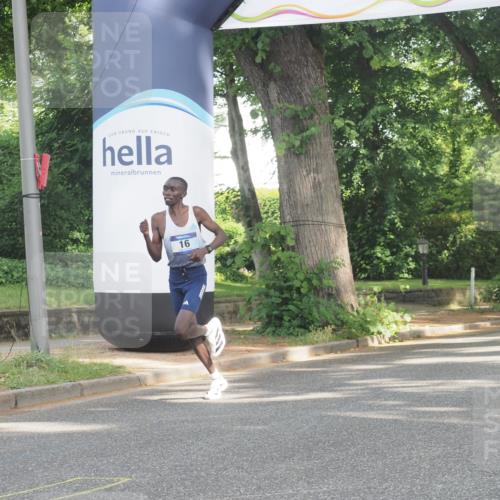 29.06.2025 - hella hamburg halbmarathon KatJ http://msf.ph/oto/8239022 29.06.2025 09:55:27 Zwischen KM18-KM19 9, 16, 23 meine-sportfotos.de