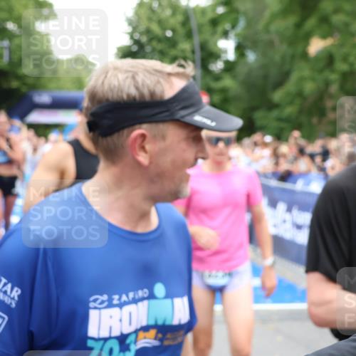 29.06.2025 - hella hamburg halbmarathon Zöllner http://msf.ph/oto/8239024 29.06.2025 10:55:36 Ziel 2982, 3037, 5319, 6591, 8573, 11554, 11568, 12196, 12544, 12584, 13267, 14036, 14592, 16110, 16334, 16609, 17615 meine-sportfotos.de