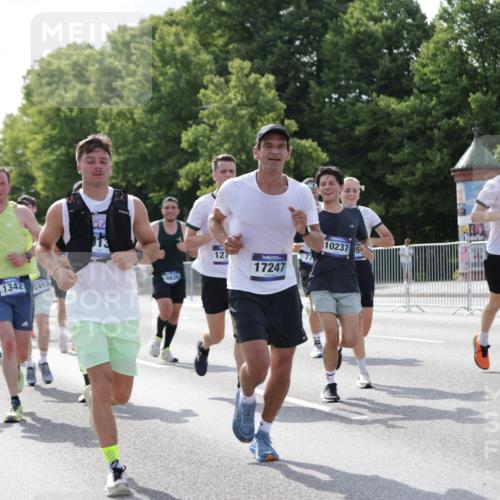29.06.2025 - hella hamburg halbmarathon Jannik Wohlers http://msf.ph/oto/8239030 29.06.2025 09:54:00 Lombardsbrücke 1171, 1342, 1399, 1549, 2020, 2098, 2188, 2470, 2561, 2842, 2889, 3477, 3562, 4017, 4029, 4270, 4816, 5020, 5706, 6266, 6630, 6819, 7274, 7297, 7709, 8142, 8374, 8576, 8698, 8743, 9815, 10057, 10237, 11422, 12413, 12549, 12747, 12776, 13123, 13348, 13398, 13707, 13746, 14797, 14804, 14911, 15001, 15333, 15422, 15573, 15825, 15981, 16316, 16626, 16627, 17229, 17332, 17461, 17710, 17905, 18380, 18509, 18815, 19038, 19051, 19137 meine-sportfotos.de