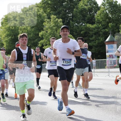 29.06.2025 - hella hamburg halbmarathon Jannik Wohlers http://msf.ph/oto/8239100 29.06.2025 09:54:00 Lombardsbrücke 1171, 1342, 1399, 1549, 2020, 2098, 2188, 2470, 2561, 2842, 2889, 3477, 3562, 4017, 4029, 4270, 4816, 5020, 5706, 6266, 6630, 6819, 7274, 7297, 7709, 8142, 8374, 8576, 8698, 8743, 9815, 10057, 10237, 11422, 12413, 12549, 12747, 12776, 13123, 13348, 13398, 13707, 13746, 14797, 14804, 14911, 15001, 15333, 15422, 15573, 15825, 15981, 16316, 16626, 16627, 17229, 17332, 17461, 17710, 17905, 18380, 18509, 18815, 19038, 19051, 19137 meine-sportfotos.de