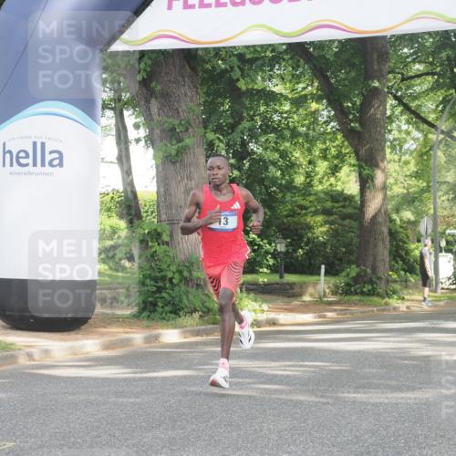 29.06.2025 - hella hamburg halbmarathon KatJ http://msf.ph/oto/8239145 29.06.2025 09:55:46 Zwischen KM18-KM19 13 meine-sportfotos.de
